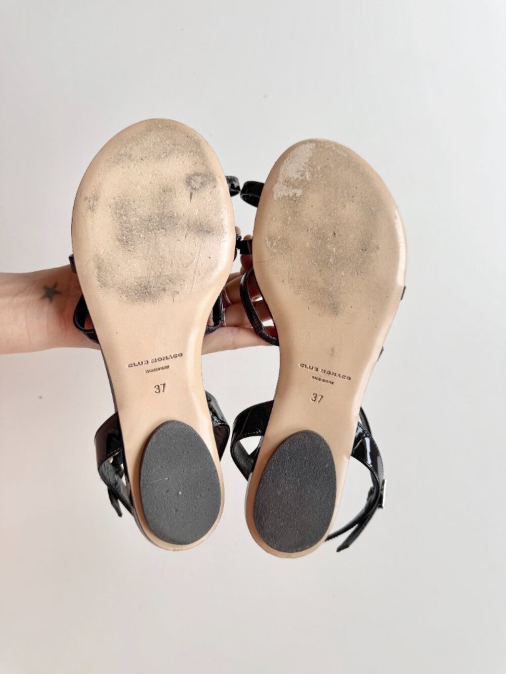 CLUB MONACO Black Patent Leather Flat Strappy Toe Thong Sandals, Size 37 - Picture 7 of 8